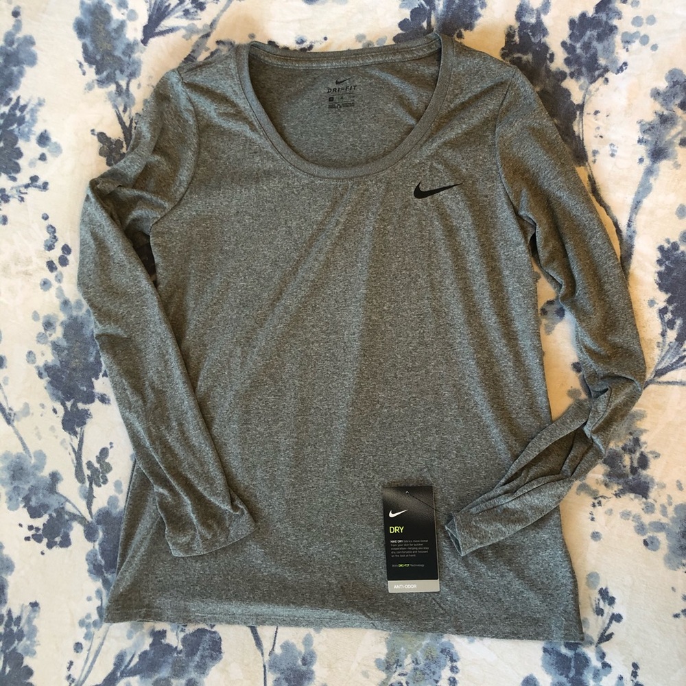 Nike long sleeve top. NWT fits like a true medium